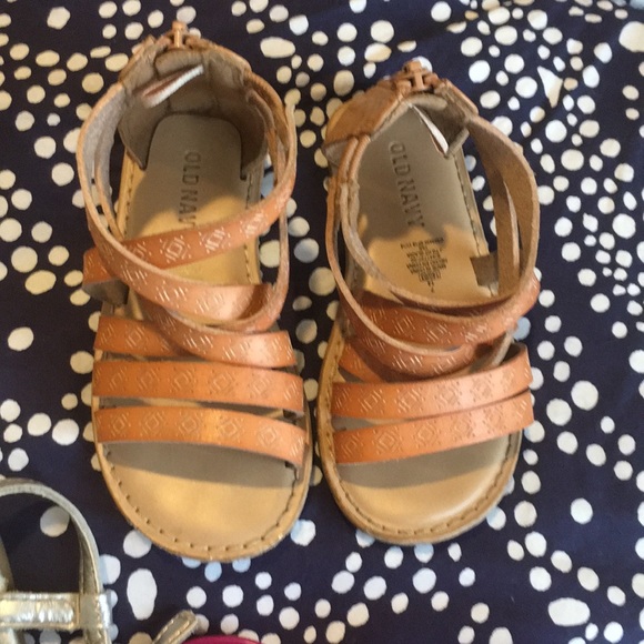 Bundle size 7 toddler shoes - Picture 3 of 4